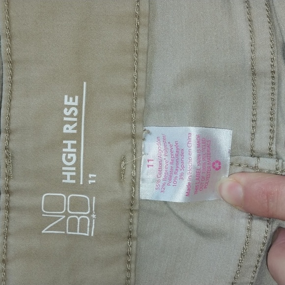 💚 3/$18 Cargo style pants for women Size 11. - Picture 5 of 8